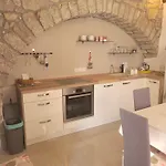 Kamena Kuca Centar