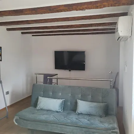 Kamena Kuca Centar *