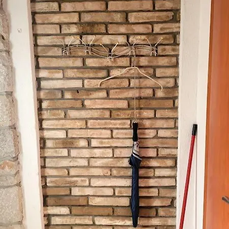 Kamena Kuca Centar Nyaraló