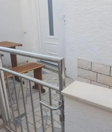 Nyaraló Kamena Kuca Centar *