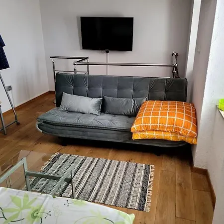 Kamena Kuca Centar Nyaraló