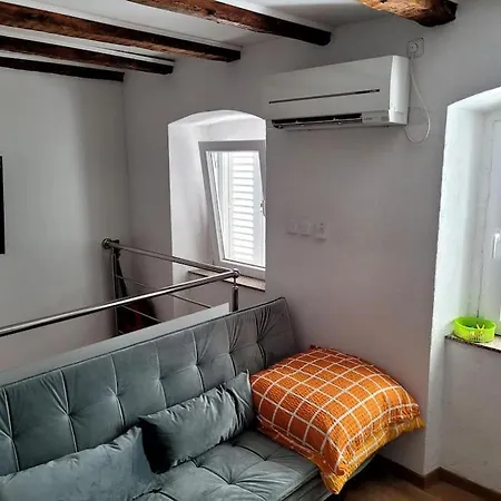 Kamena Kuca Centar Nyaraló Crikvenica