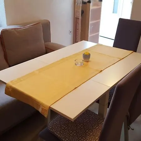 Kamena Kuca Centar Nyaraló