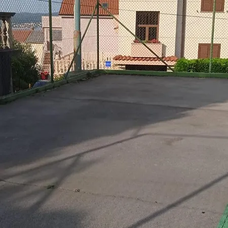 Kamena Kuca Centar Nyaraló *