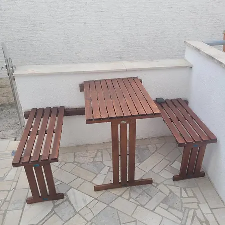 Kamena Kuca Centar Nyaraló *